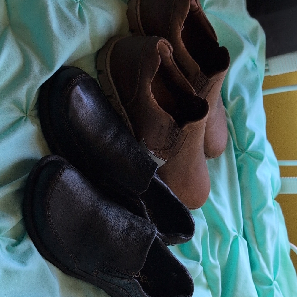 New 2 Pairs Of  b•o•c Mens Shoes Size 9